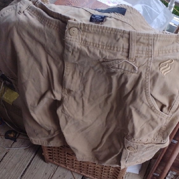 Rocowear Seven Pockets Tan Cargo Shorts(size 44) - Picture 1 of 5